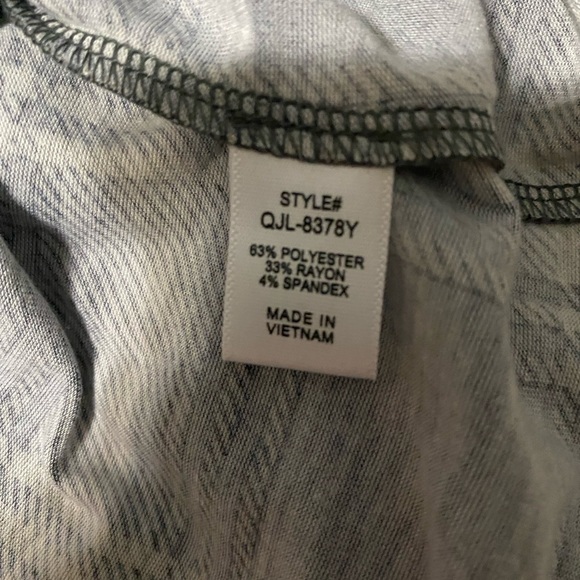 Zenana lightweight flannel shacket. Size medium - Picture 7 of 7